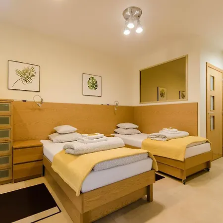 Family - Private Parking *